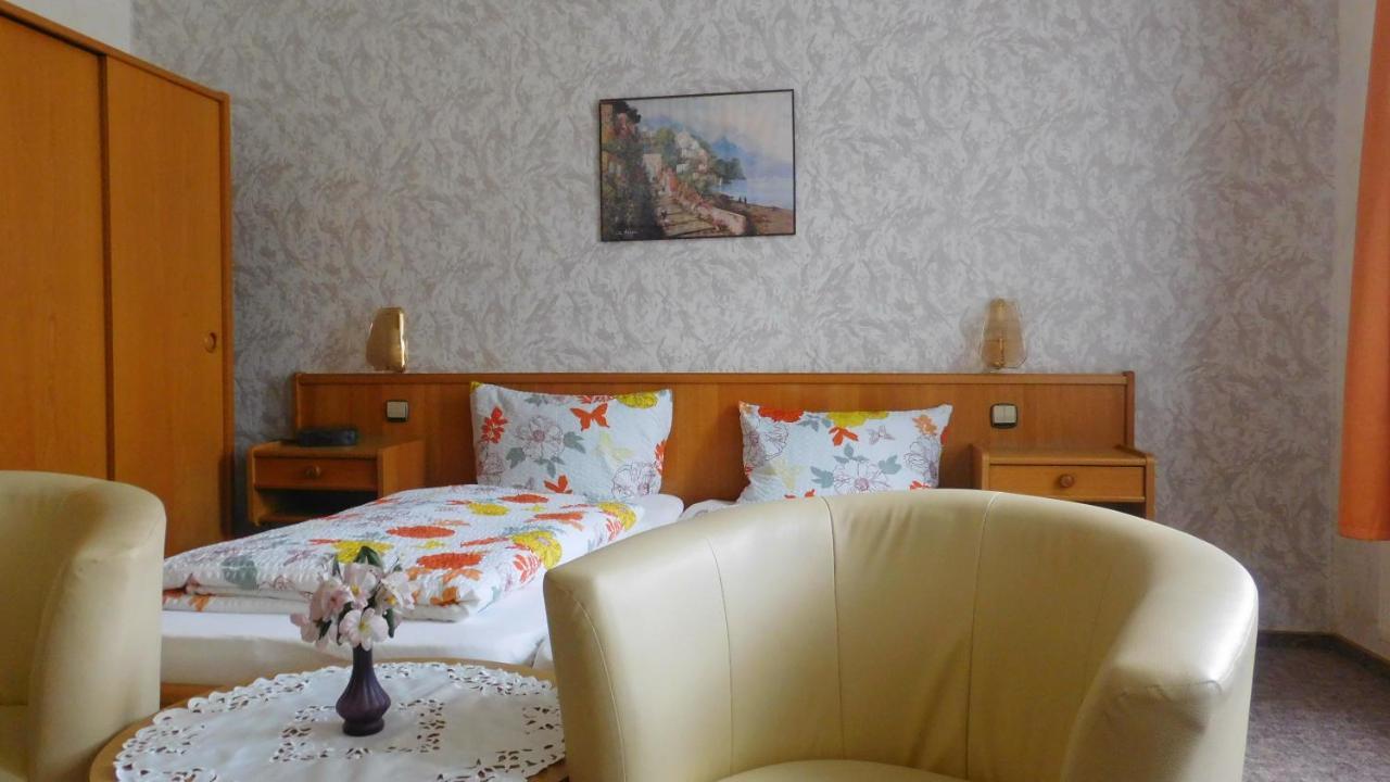 Hotel Pension Am Kurmittelhaus Бад-Грунд Экстерьер фото