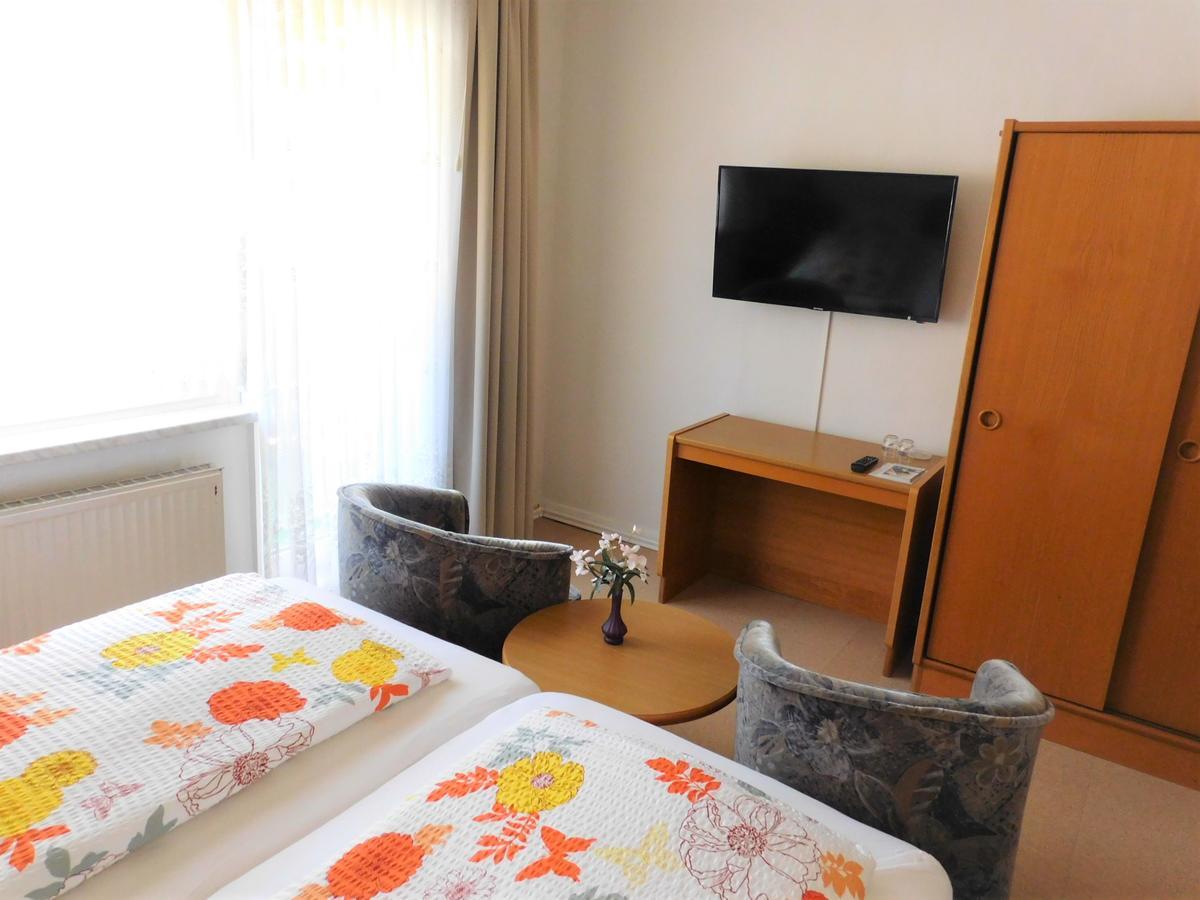 Hotel Pension Am Kurmittelhaus Бад-Грунд Экстерьер фото